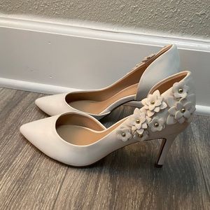 Kelly & Katie Florah White Floral Heels Pumps Bridal Weddings Size 8